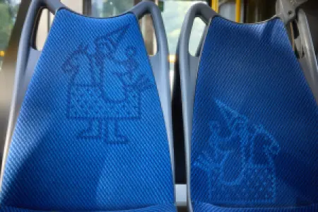 Niebieskie fotele w autobusie miejskim, Otwock